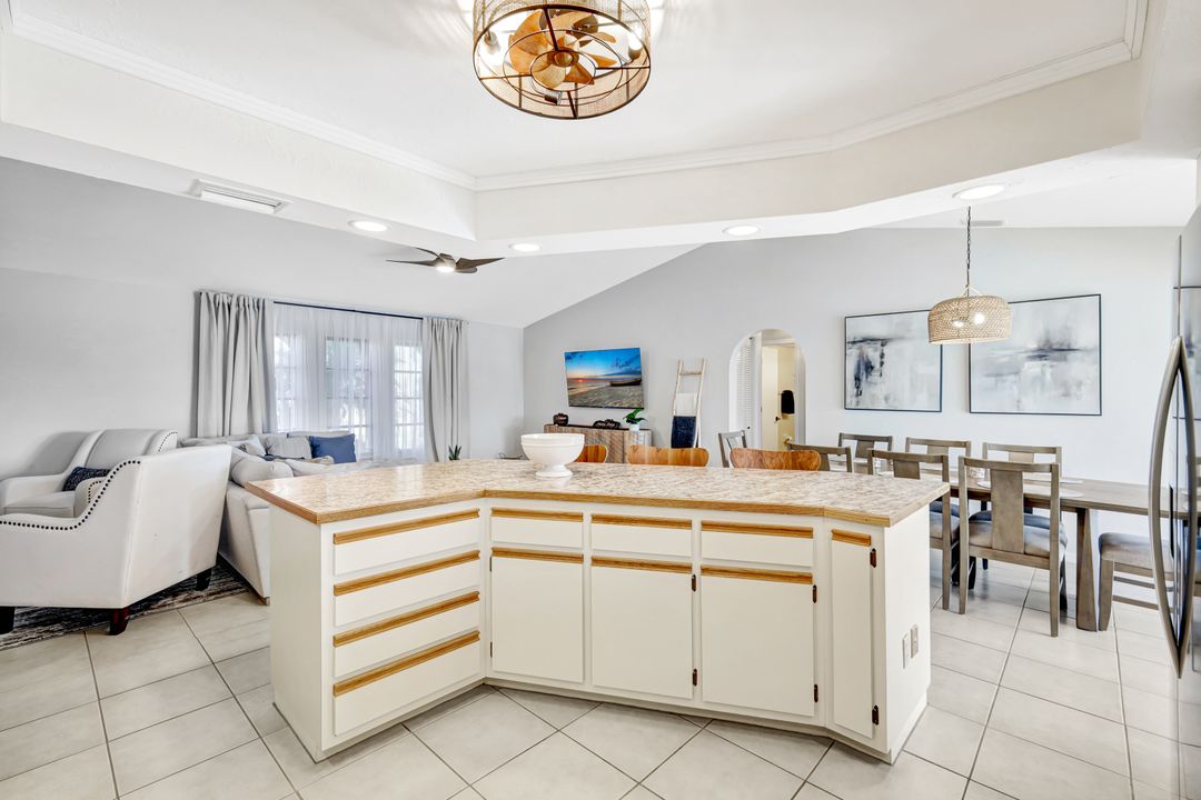 1940 SE 6th Ave, Cape Coral, FL 33990