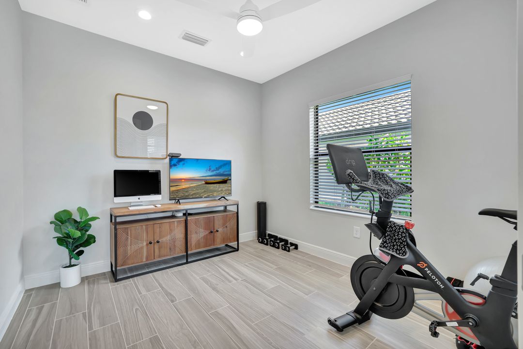 4621 Centaurus Cir, Naples, FL 34120