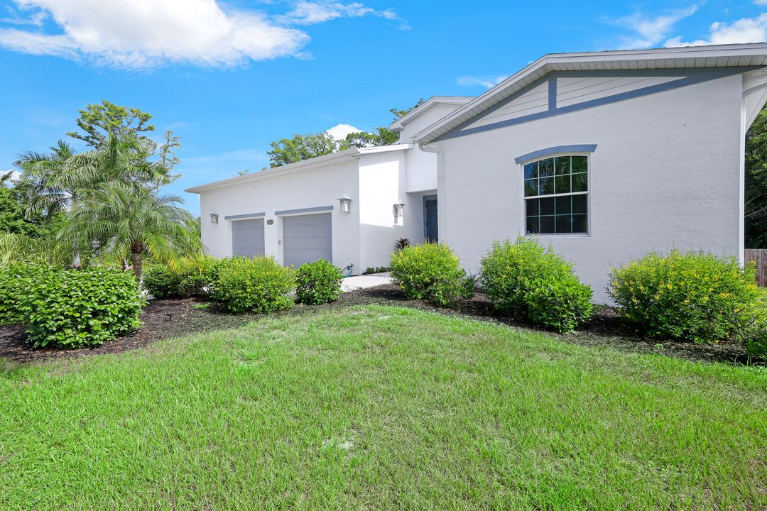 5203 Raintree Ln, Naples, FL 34113