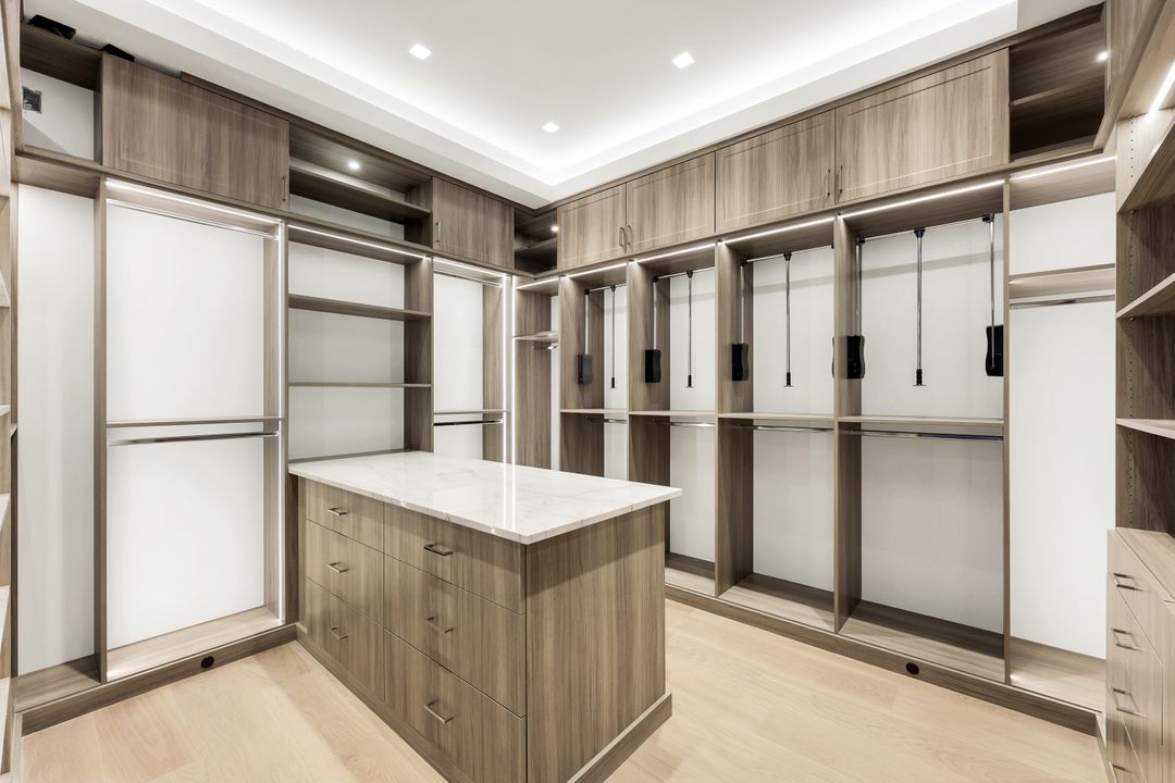 476 Palm Cir W, Naples, FL 34102