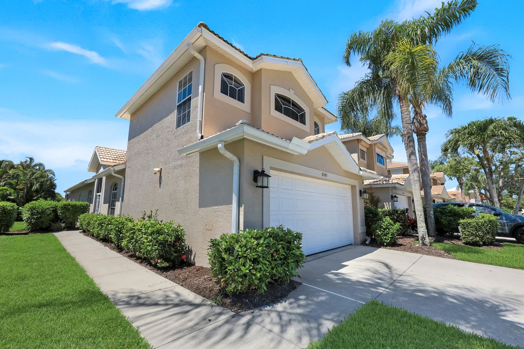 6585 Castlelawn Pl, Naples, FL 34113