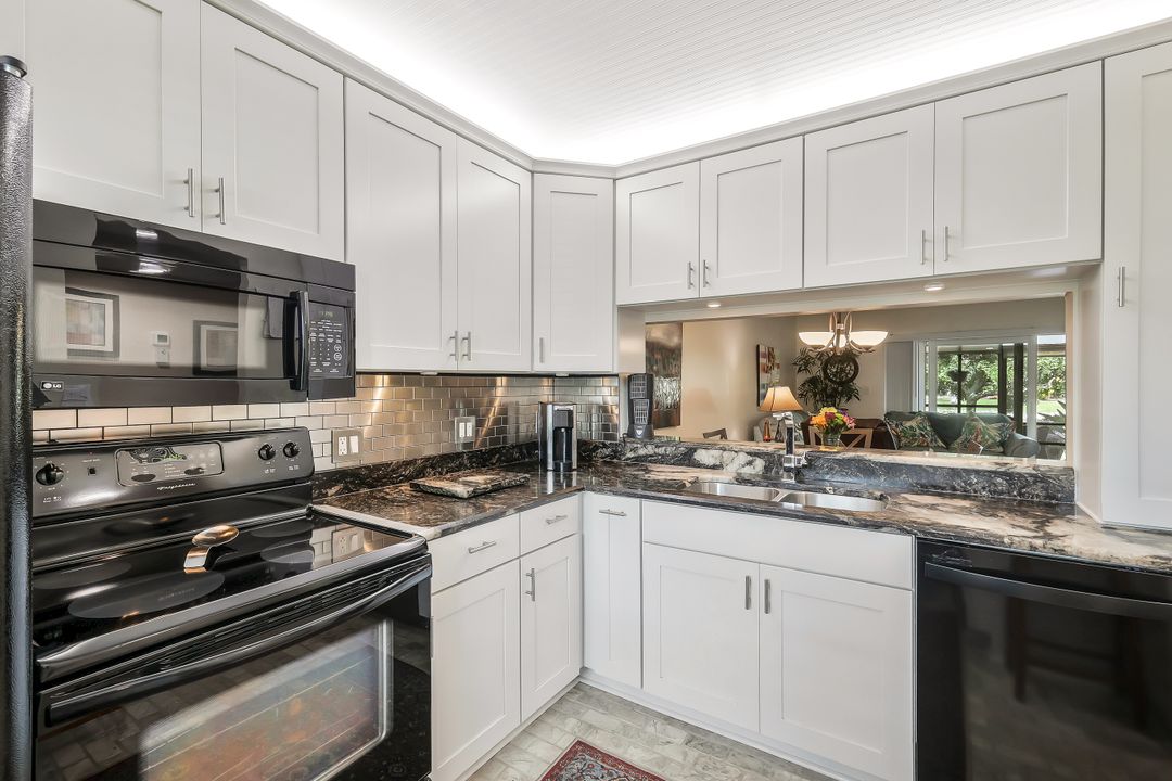 9290 Lake Park Dr #104, Fort Myers, FL 33919