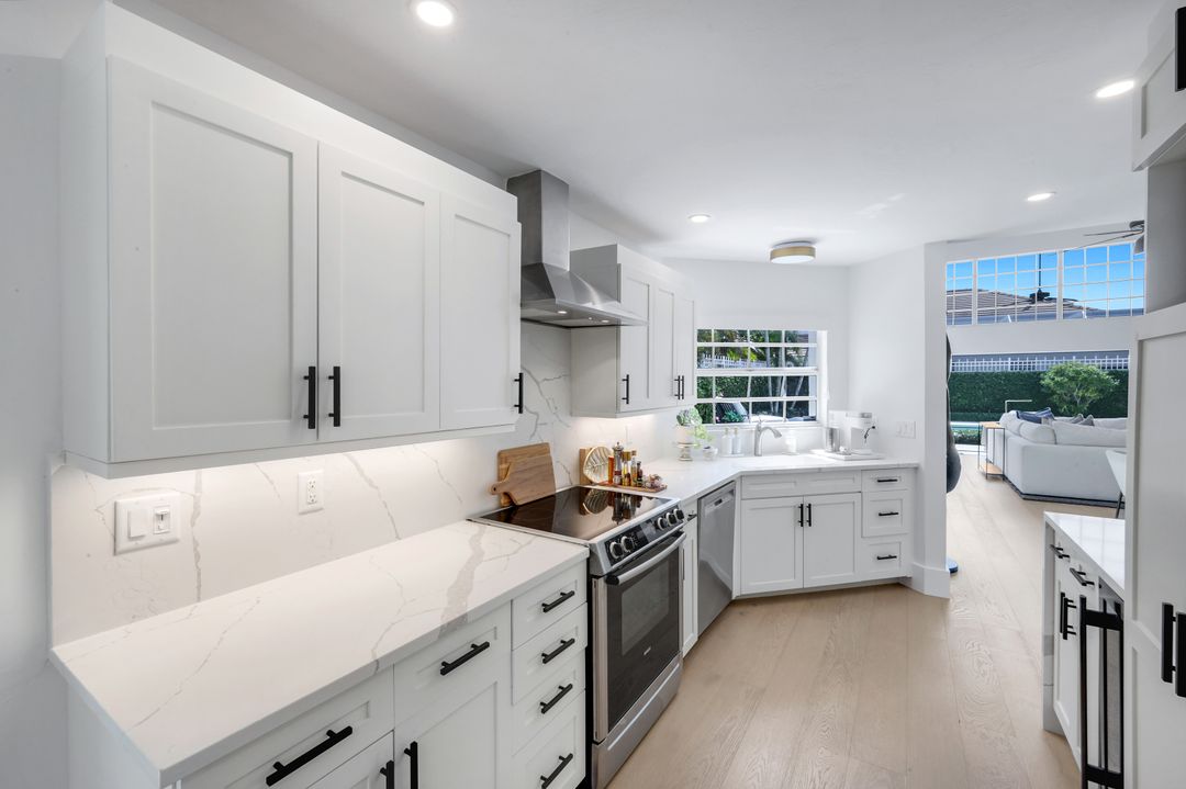 2128 Paget Cir, Naples, FL 34112