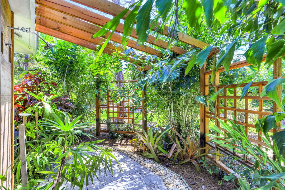 125 Caribbean Rd, Naples, FL 34108