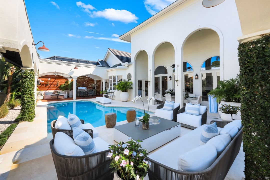 180 Edgemere Way S, Naples, FL 34105