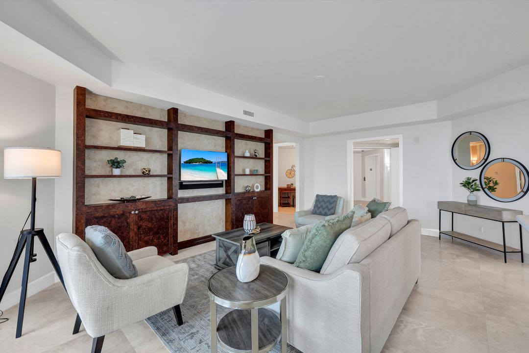 295 Grande Way #1406, Naples, FL 34110