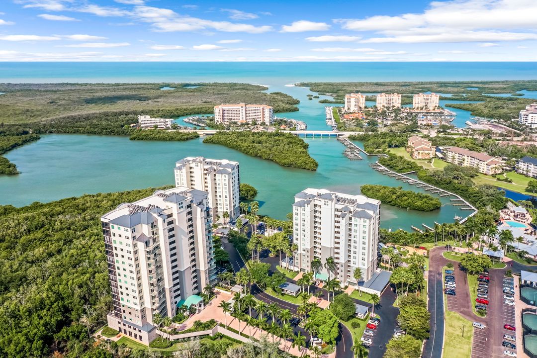 425 Cove Tower Dr  #1501, Naples, FL 34110