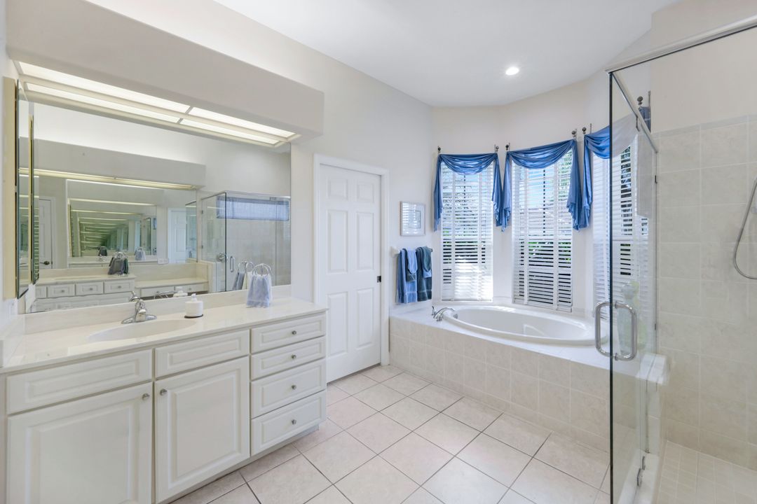 8397 Northhampton Ct, Naples, FL 34120