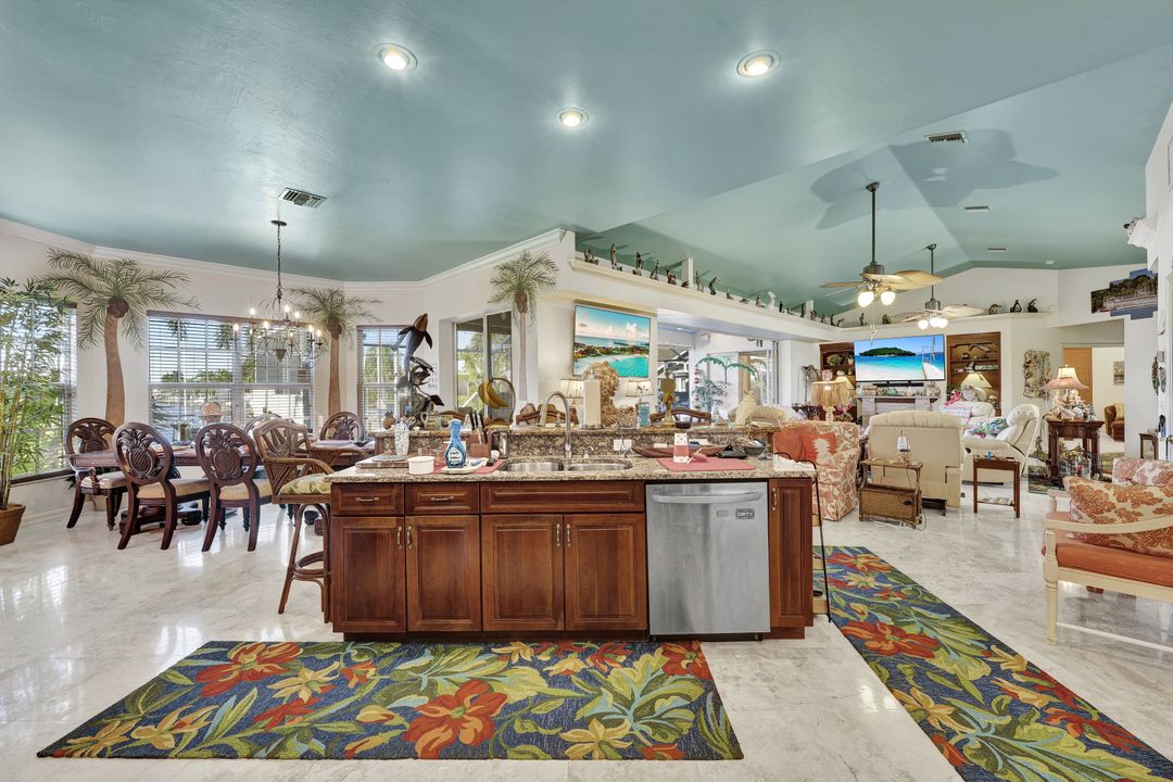 907 SW 51st Terrace, Cape Coral, FL 33914