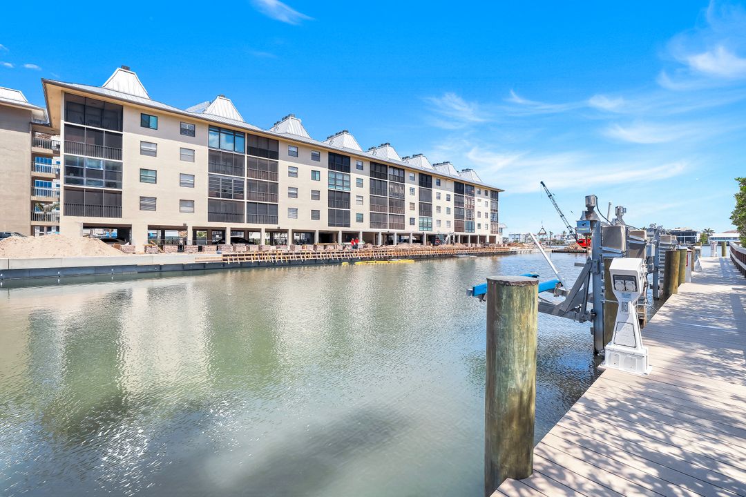 410 Flagship Dr #1206, Naples, FL 34108