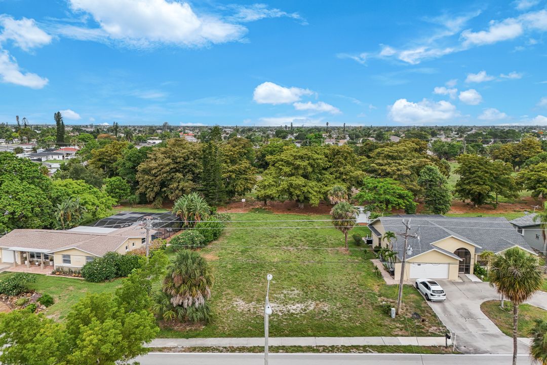 4524 Country Club Blvd, Cape Coral, FL 33904