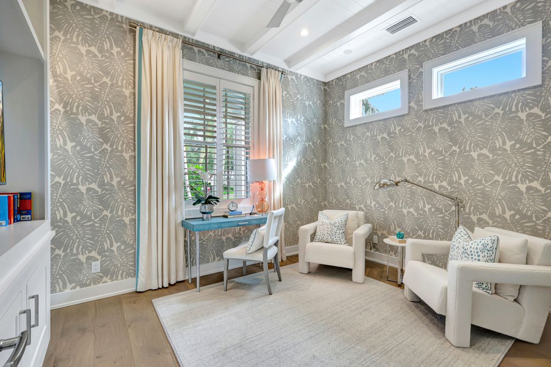 160 Broad Ave S, Naples, FL 34102
