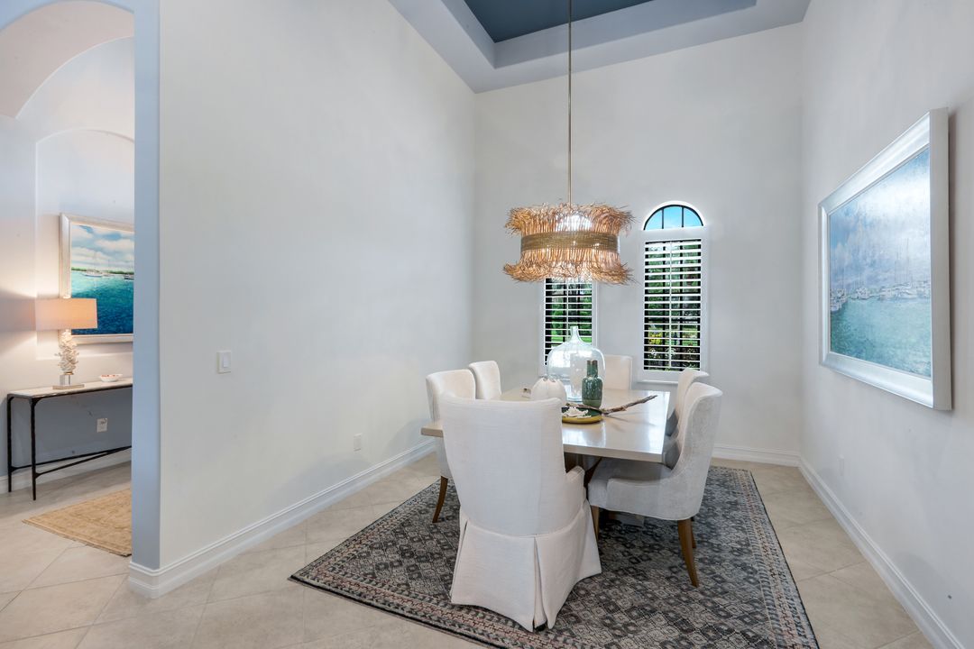 9002 Shenendoah Cir, Naples, FL 34113