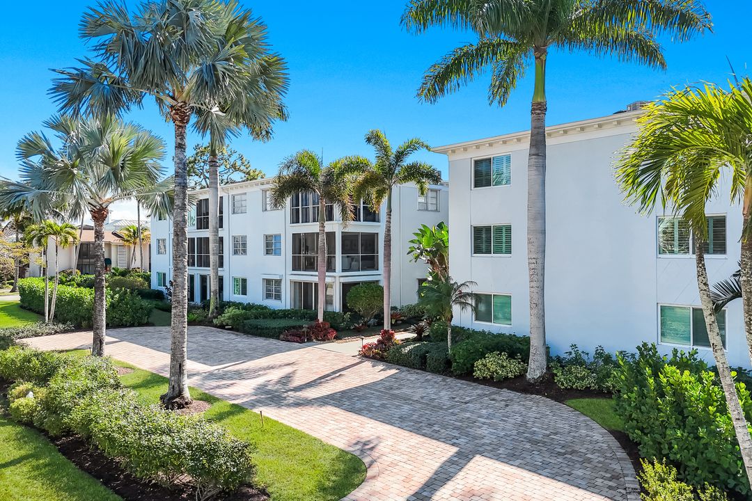 280 2nd Ave S #103, Naples, FL 34102