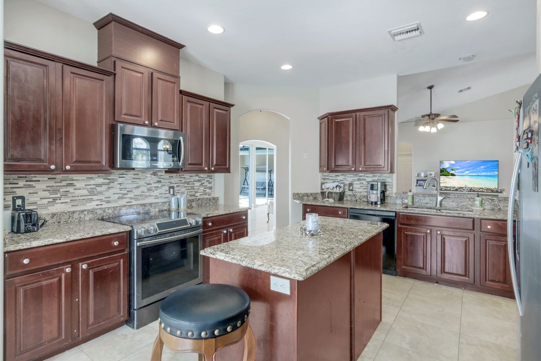 1302 SW 20th St, Cape Coral, FL 33991