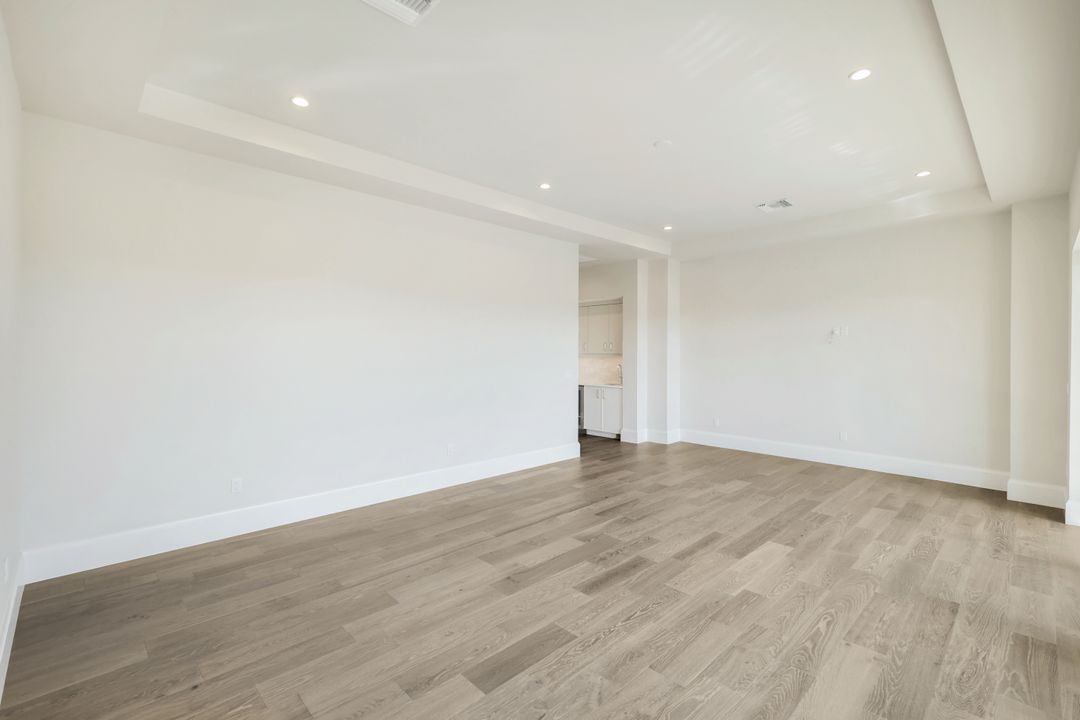 16716 Enclave Cir, Naples, FL 34110