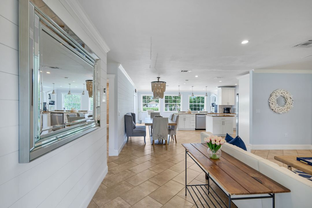 841 107th Ave N, Naples, FL 34108
