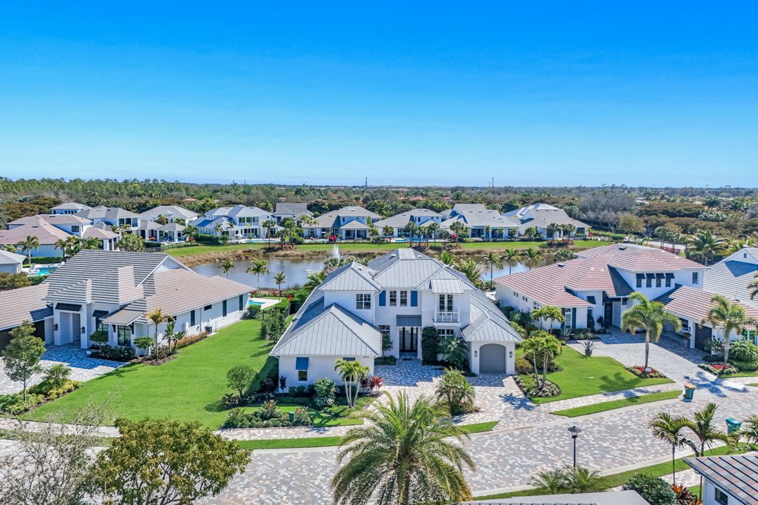 16716 Enclave Cir, Naples, FL 34110