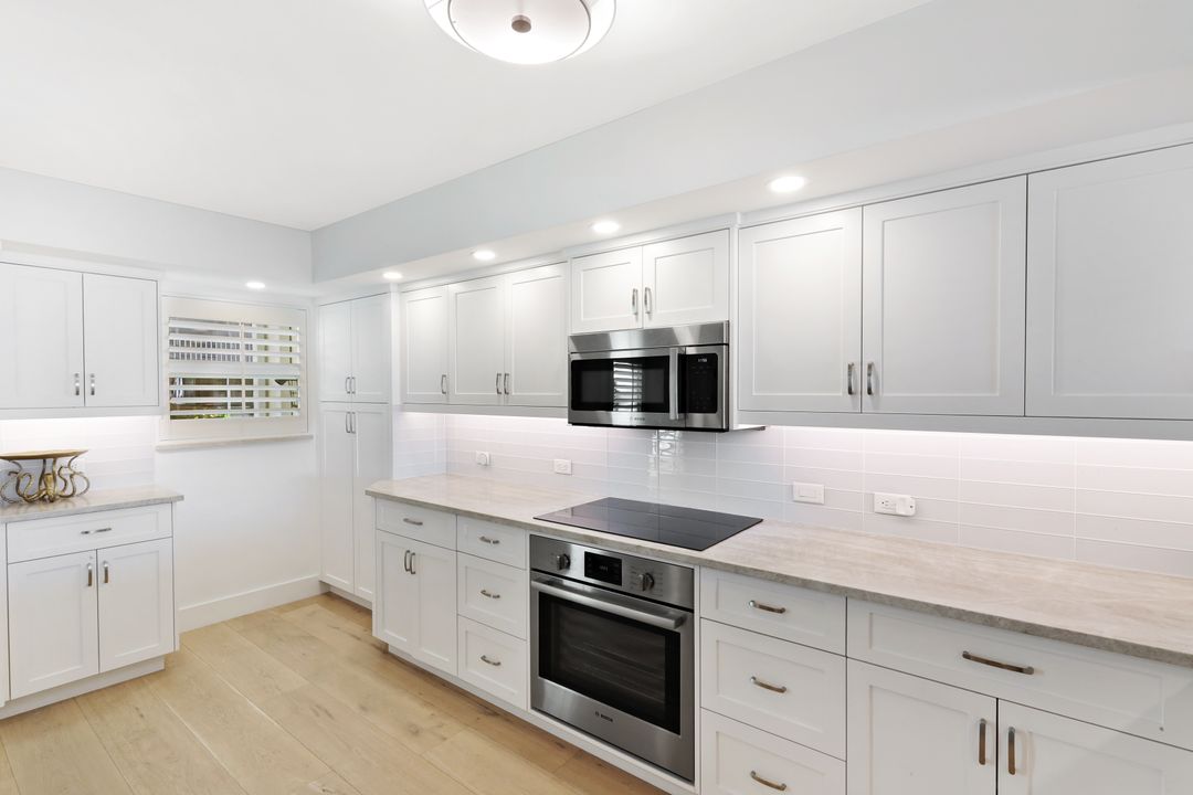 800 River Point Dr #212, Naples, FL 34102