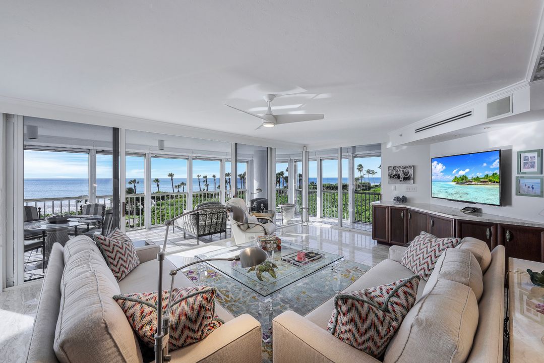 20 Seagate Dr #202, Naples, FL 34103