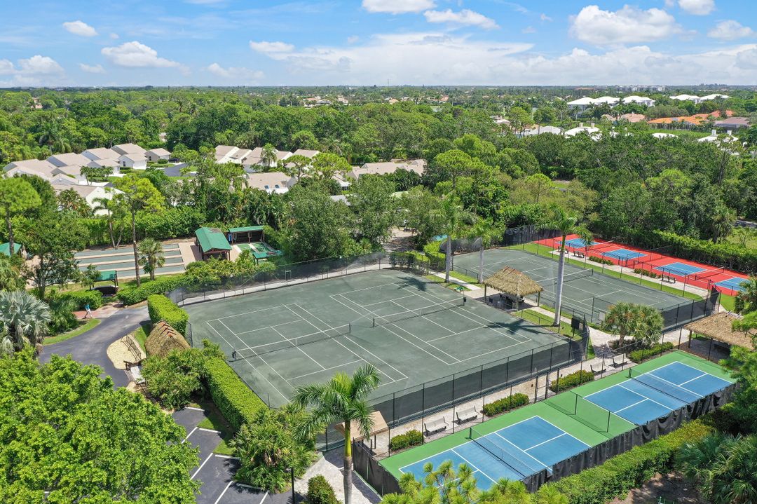 15191 Cedarwood Ln, Naples, FL 34110