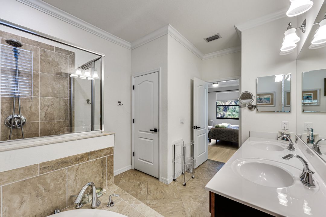 4331 Raffia Palm Cir, Naples, FL 34119