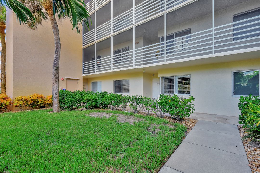 15191 Cedarwood Ln #102, Naples, FL 34110