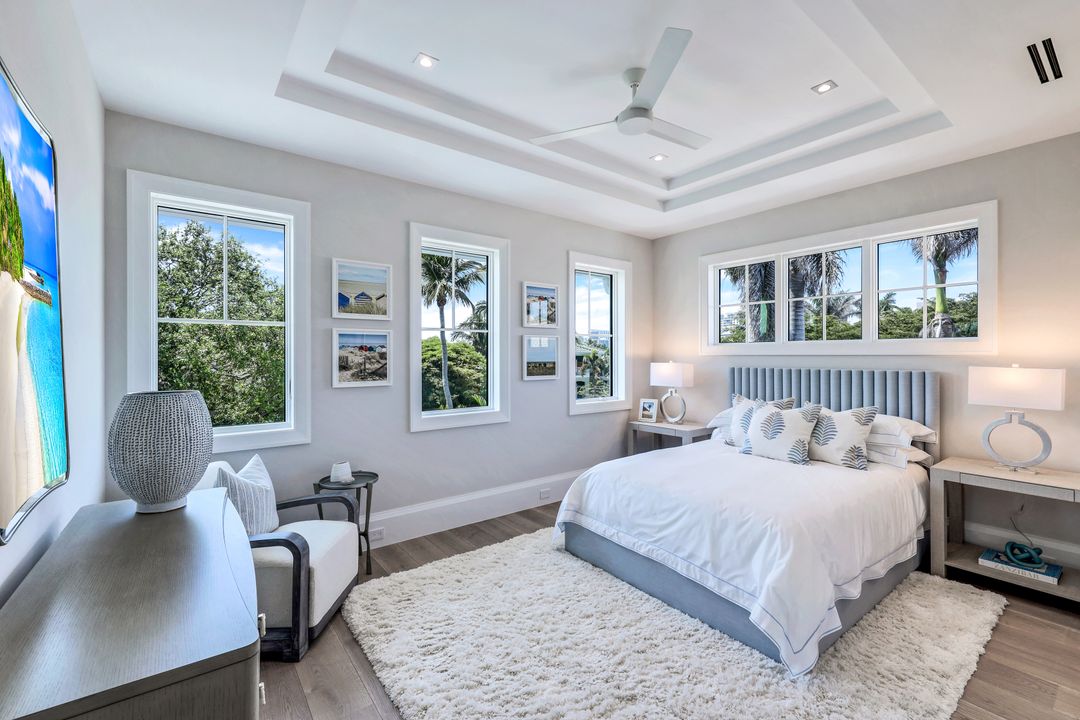 403 Neapolitan Way, Naples, FL 34103