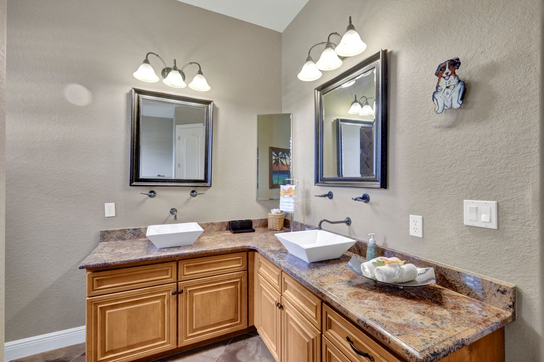 2033 SE 7th St, Cape Coral, FL 33990