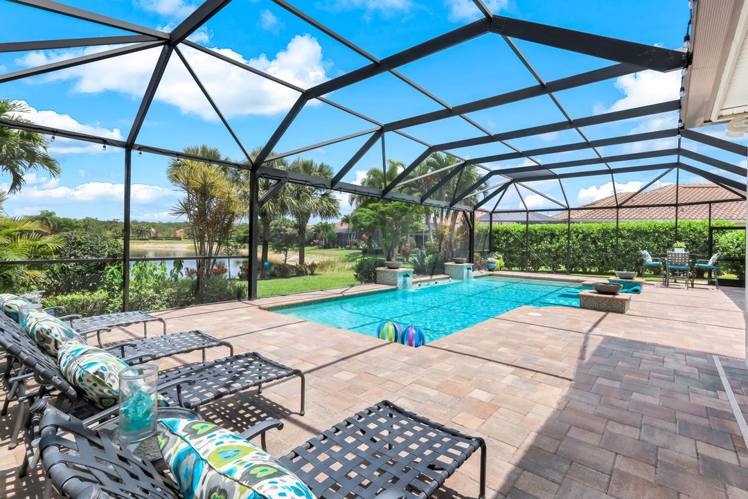 9052 Graphite Cir, Naples, FL 34120