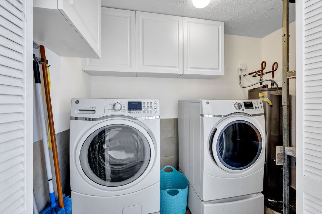 279 Leawood Cir, Naples, FL 34104