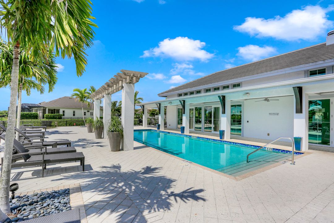 17207 Hidden Estates Cir, Fort Myers, FL 33908