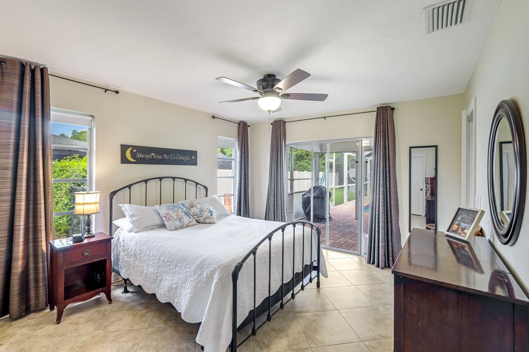 539 Cypress Way E, Naples, FL 34110