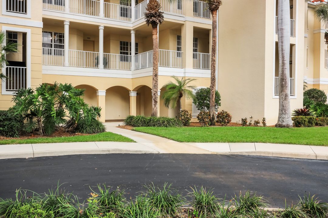 4843 Hampshire Ct #105, Naples, FL 34112