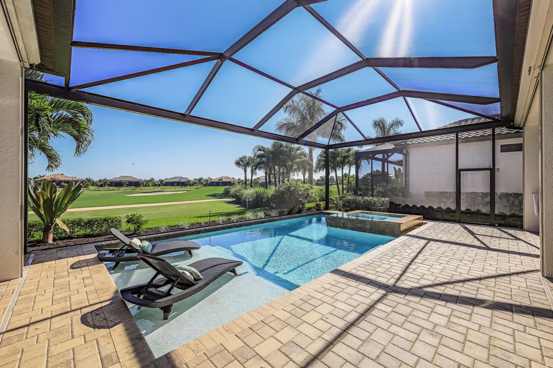 9071 Sorreno Ct, Naples, FL 34119