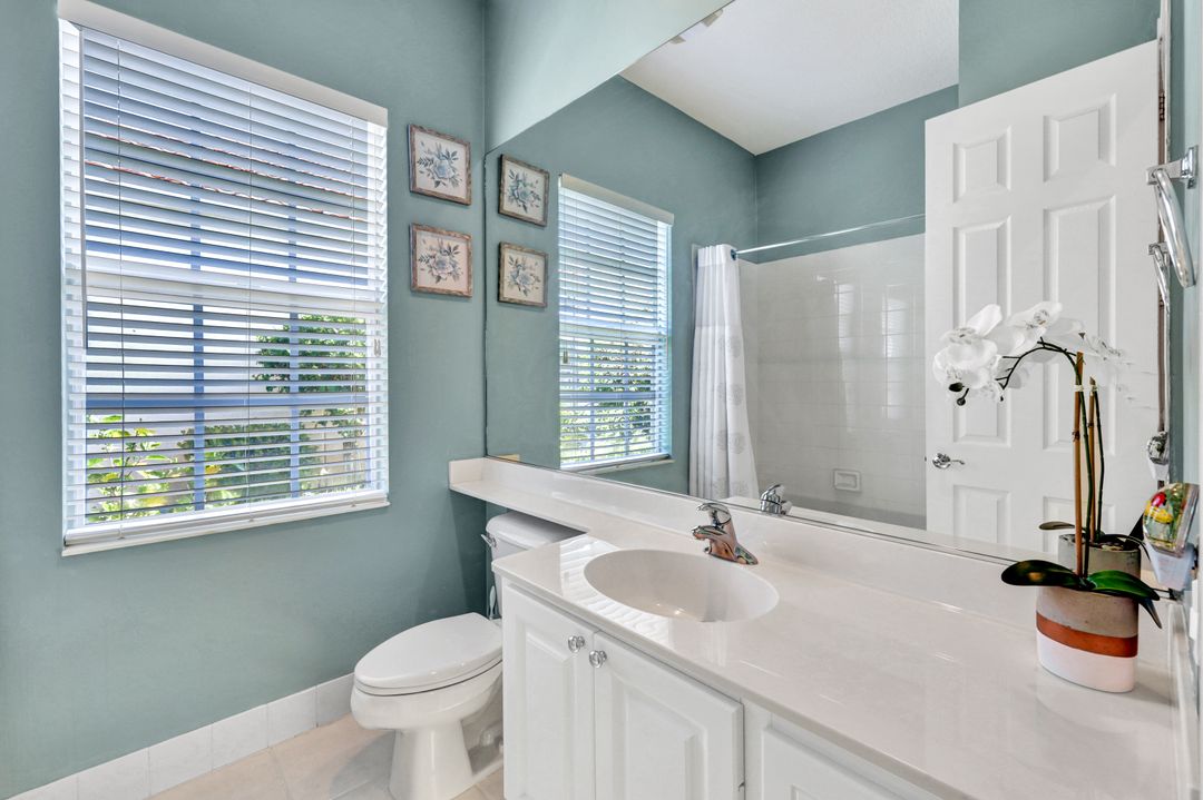4313 Queen Elizabeth Way, Naples, FL 34119