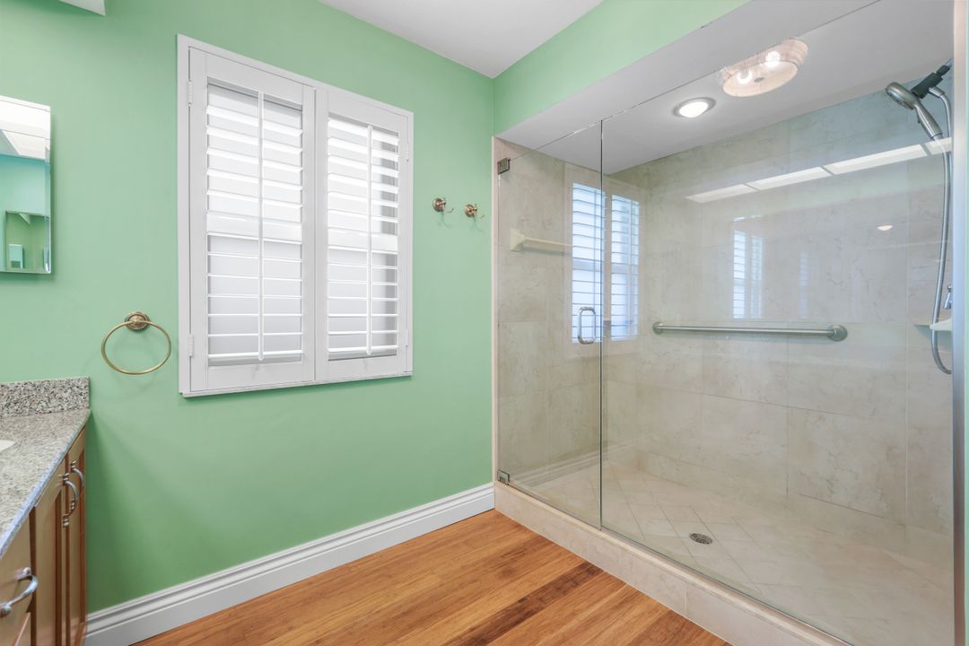 2319 Queens Way, Naples, FL 34112