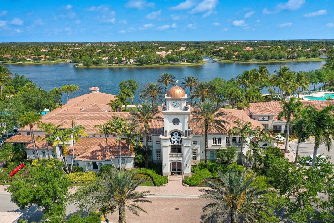 4362 Queen Elizabeth Way, Naples, FL 34119