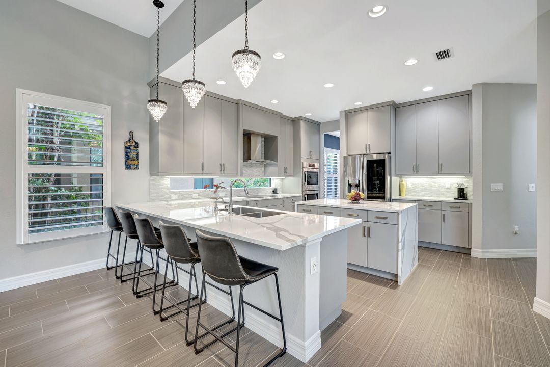 2930 Cinnamon Bay Cir, Naples, FL 34119