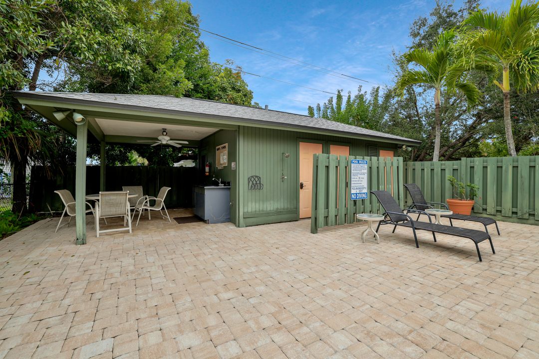 1329 Solana Rd, Naples, FL 34103