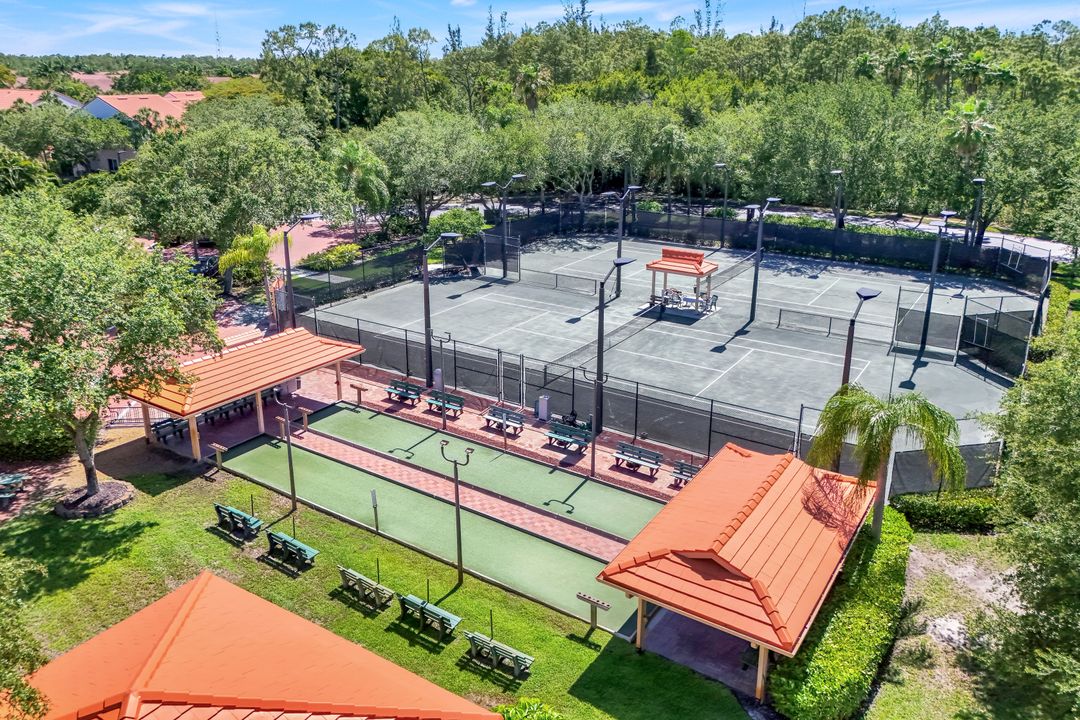 2365 Hidden Lake Dr #9, Naples, FL 34112