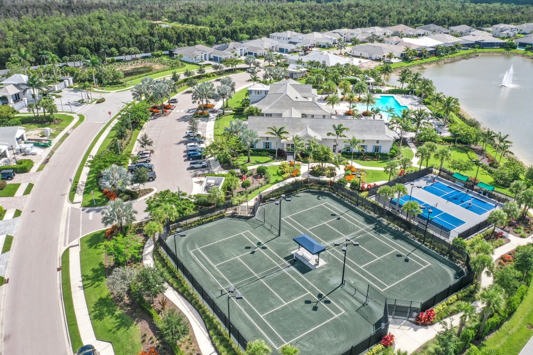 8959 Redonda Dr, Naples, FL 34114