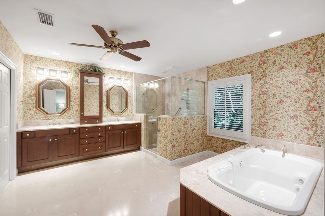 675 Murex Dr, Naples, FL 34102