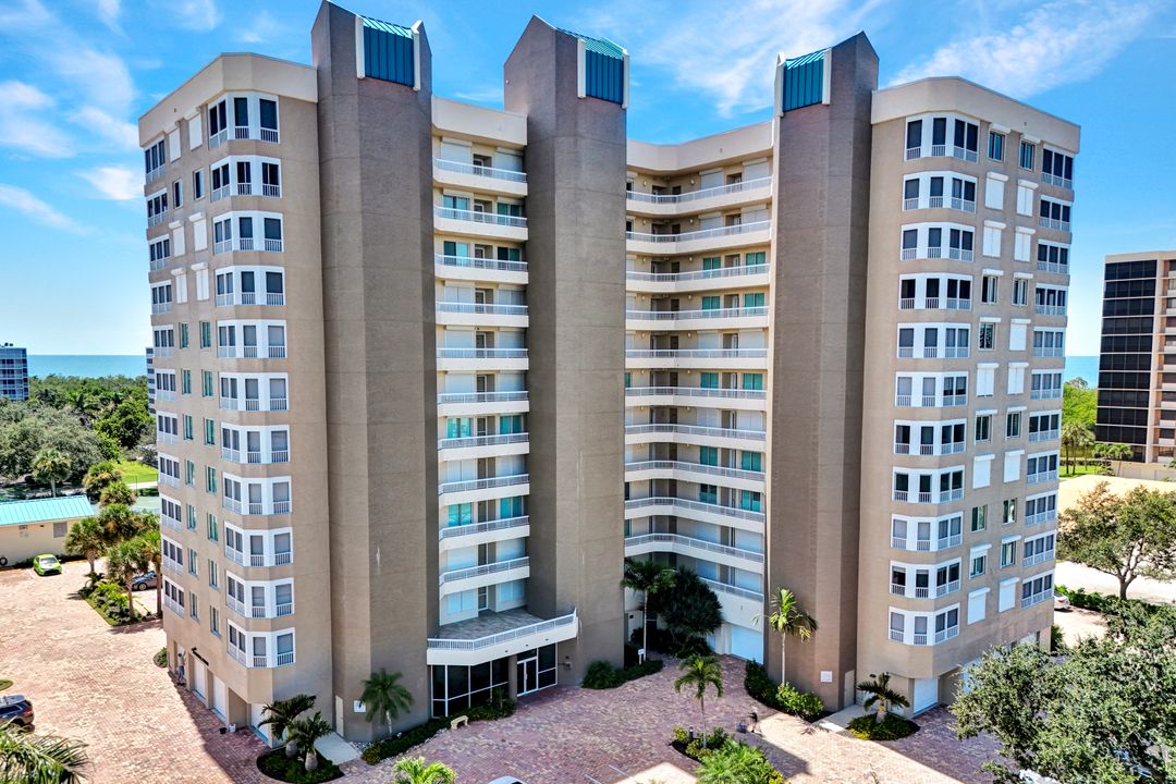 21 Bluebill Ave #1001, Naples, FL 34108