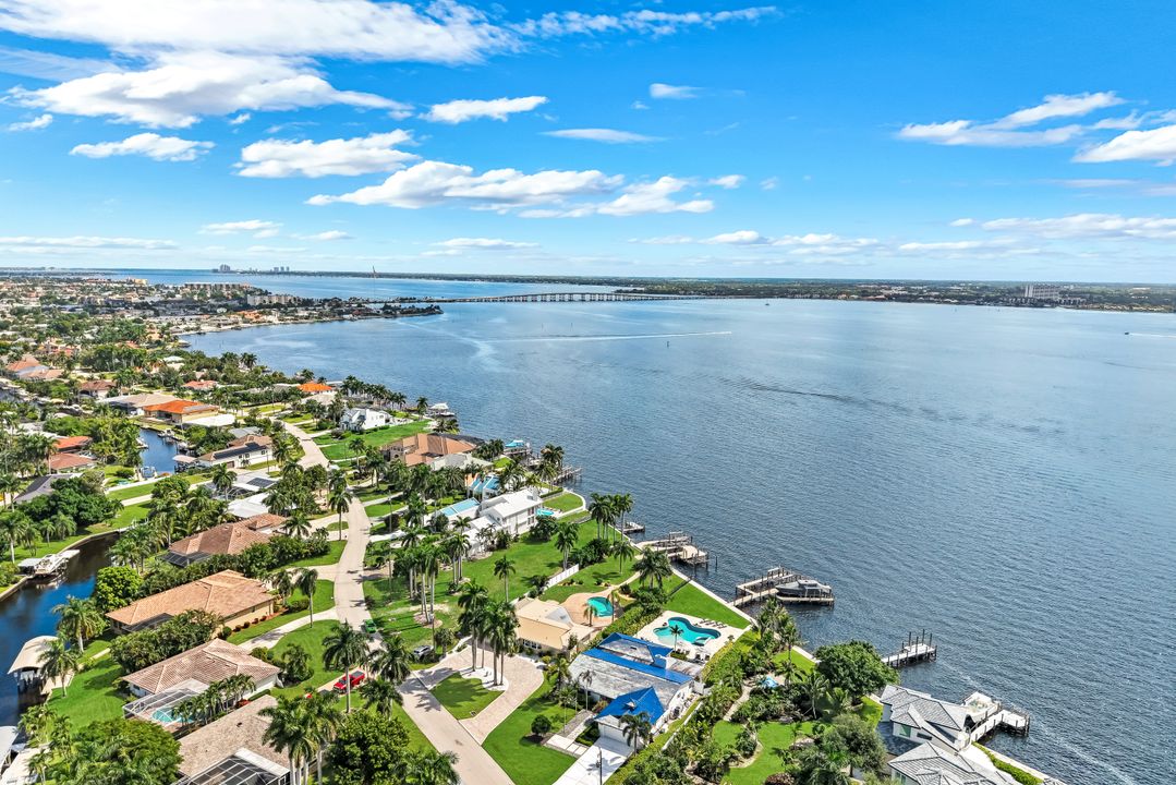 5327 Nautilus Dr, Cape Coral, FL 33904