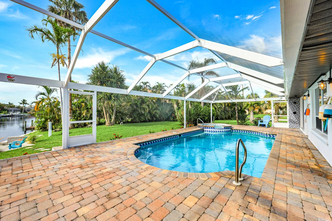 4913 SW 17th Pl, Cape Coral, FL 33914