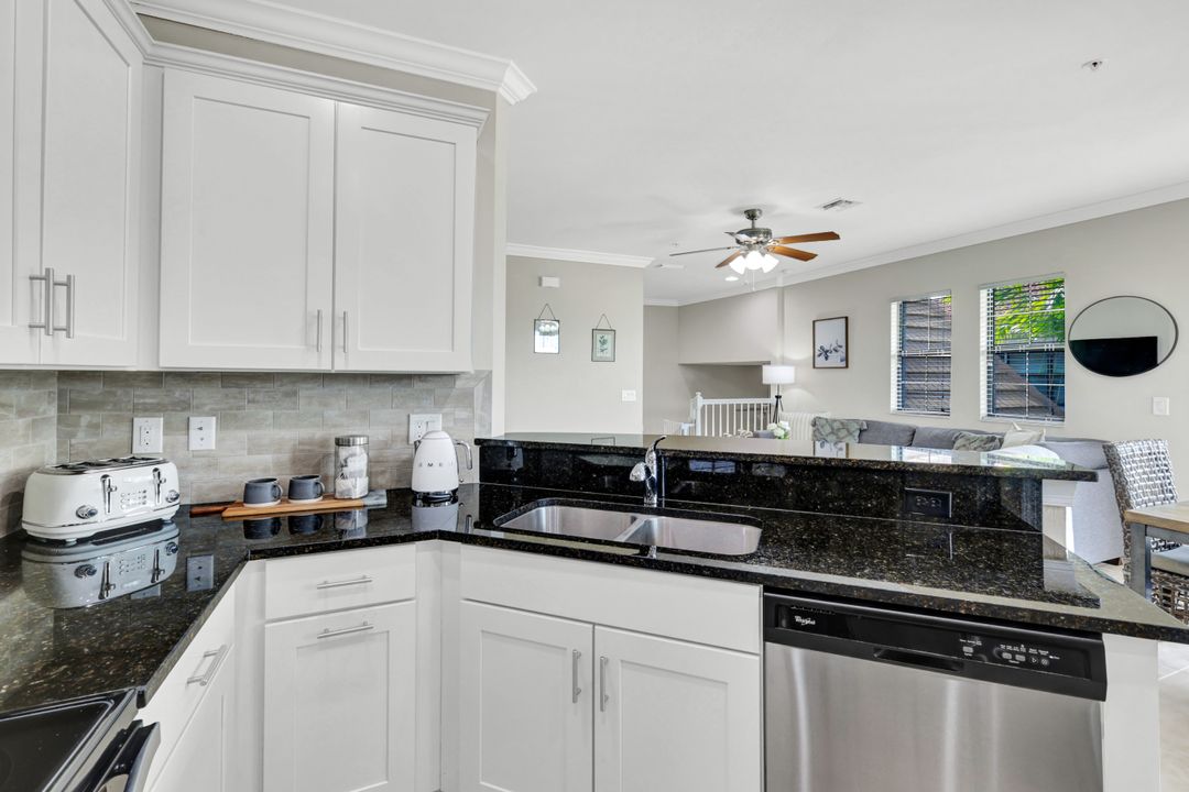 1439 Santiago Cir #2101, Naples, FL 34113