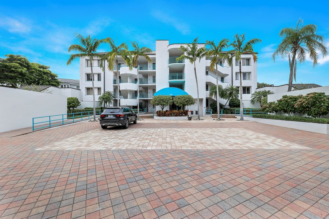 355 Park Shore Dr #1-134, Naples, FL 34103