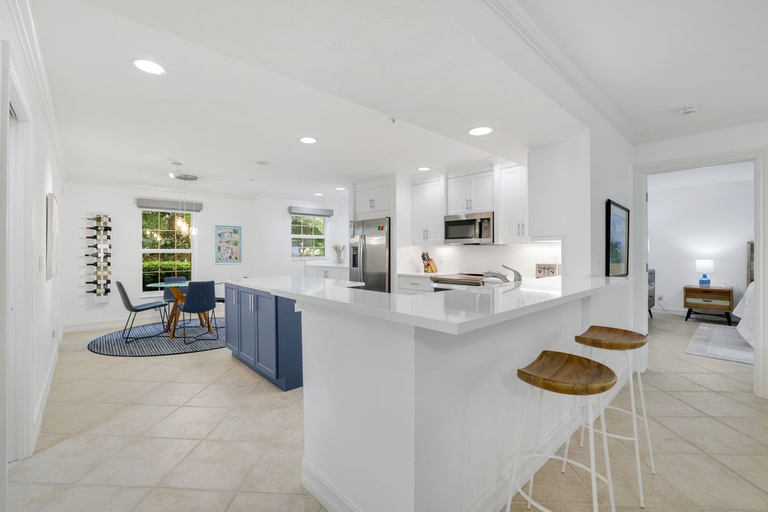 376 3rd St S #102, Naples, FL 34102