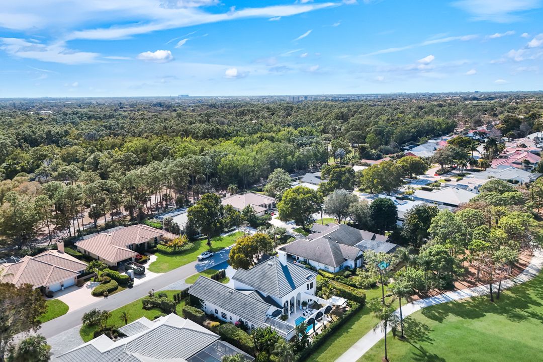 180 Edgemere Way S, Naples, FL 34105